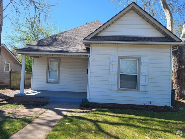 Building Photo - 3 bedroom, 1.5 bathroom house located in E...