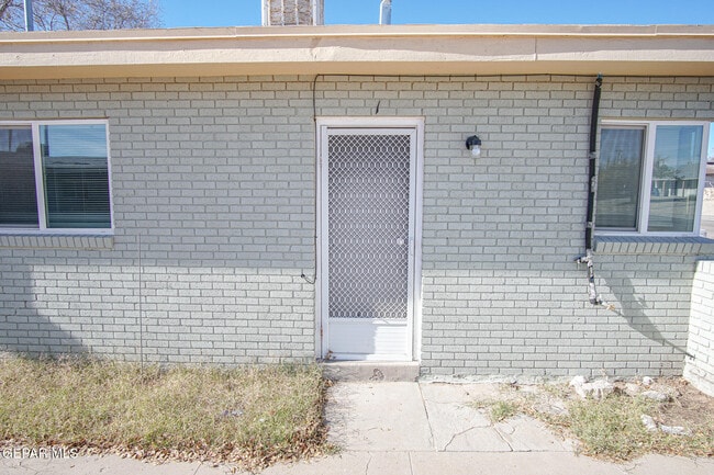 Building Photo - 1317 St Johns Dr Unit 1