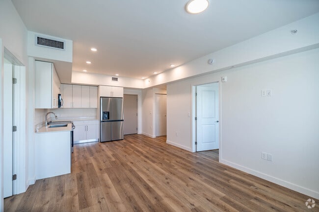 2BR, 2BA - 910SF - Living Room/Kitchen