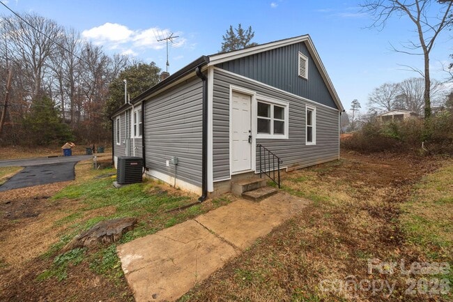 Photo - 713 2nd St Pl SW