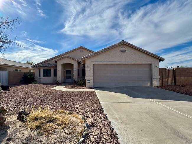 Photo - Don't miss this beutiful home with a  pool and mountain views