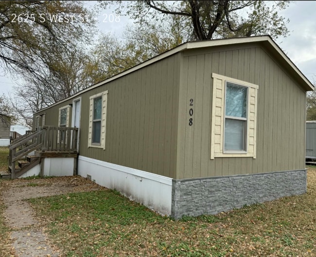 Building Photo - 2625 S West St