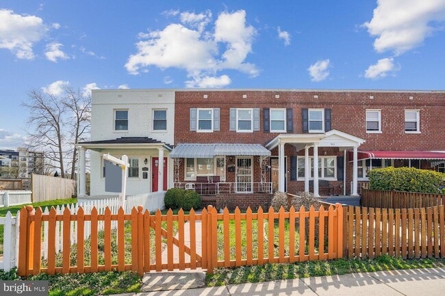 Photo - 525 E Duncan Ave