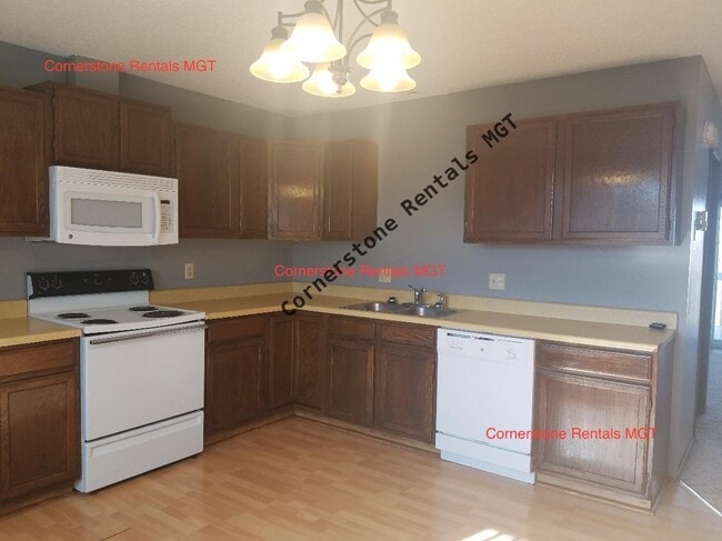 Photo - 952 9th Ave SE