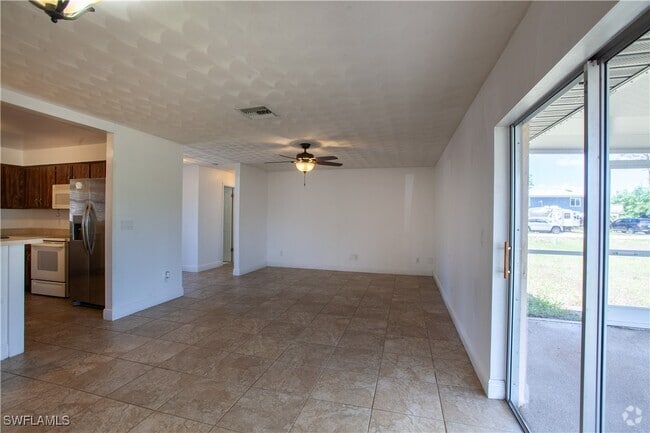 Building Photo - 8109 Sanibel Blvd Rental