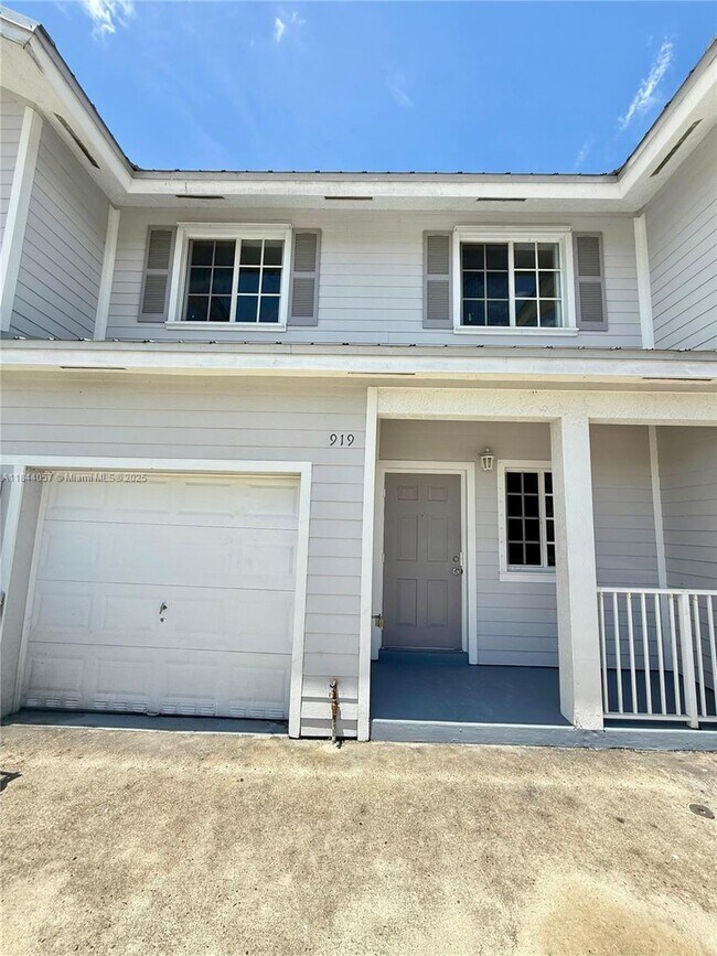 Building Photo - 919 SE 16th Ct Rental