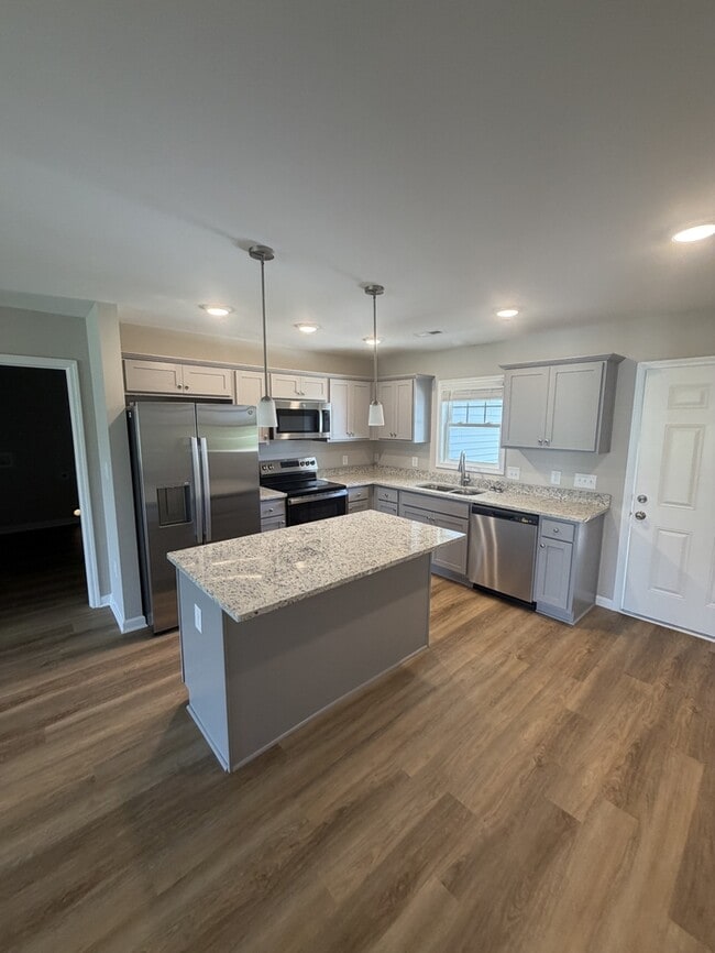 Photo - 833 Middleton Rd