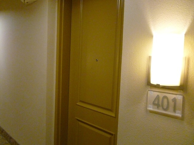 Photo - 23 E Agate Ave Unidad 401