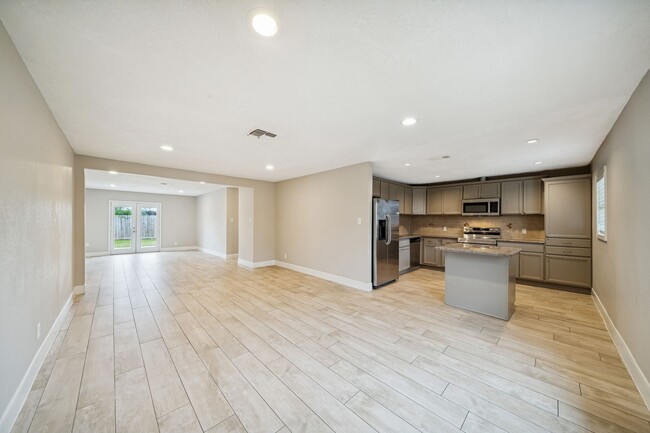 Photo - 9602 Lawngate Dr