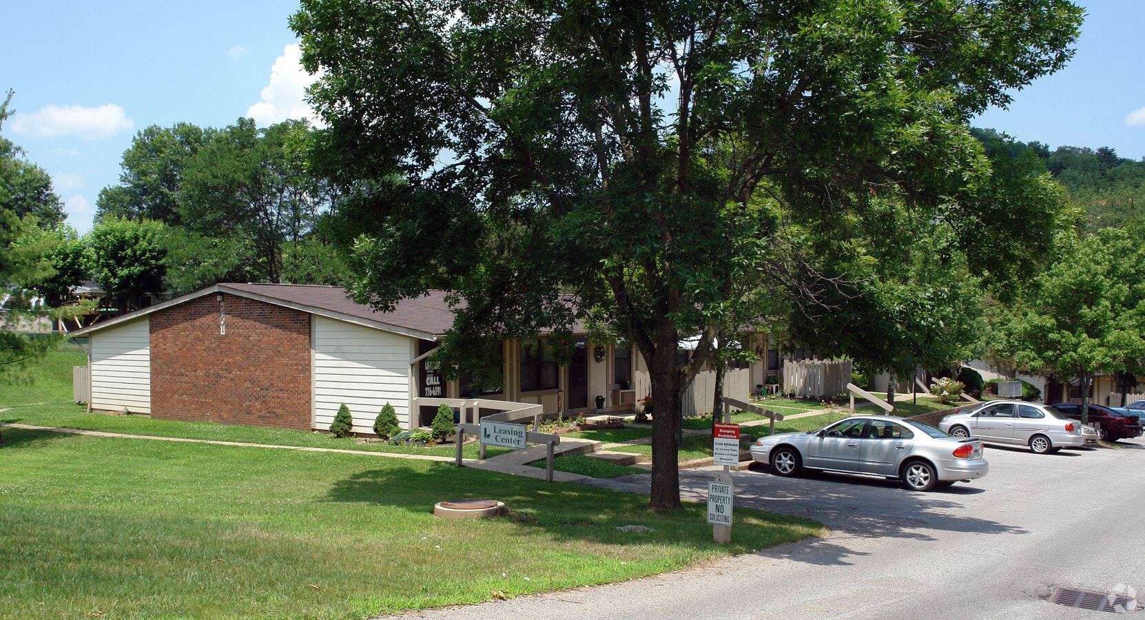 Carleton Court Apartments - Carleton Court Apartments
