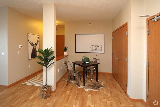 1BR, 1BA, Model - 941 SF - York Place Apartments Edina