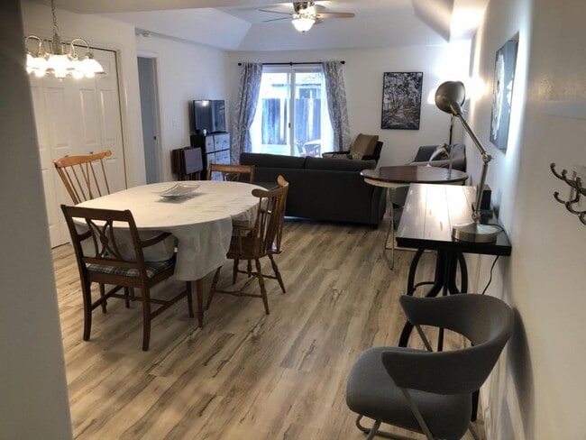 Photo - 525 Primrose Dr