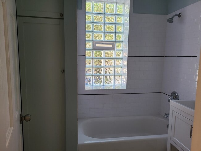 Photo - 4159 N Ashland Ave Unidad 1