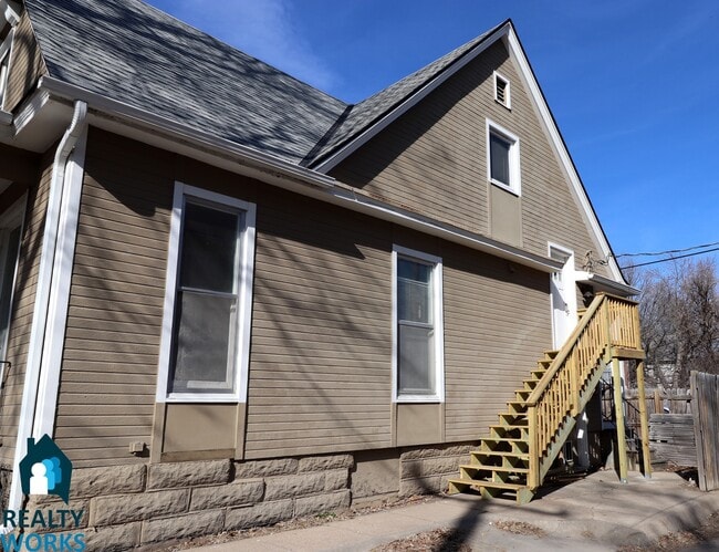 Building Photo - 926 S 14th St Unit #2