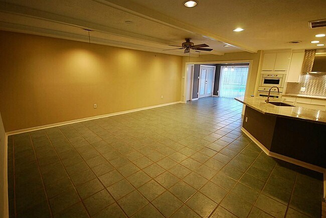 Photo - 986 Chamboard Ln