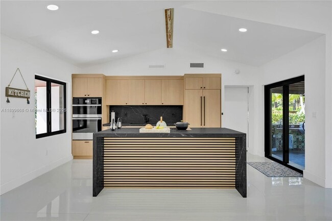 Photo - 125 NE 107th St