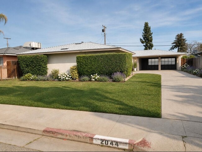 Building Photo - 2044-2046 Mayfair Dr W Unit Advertising