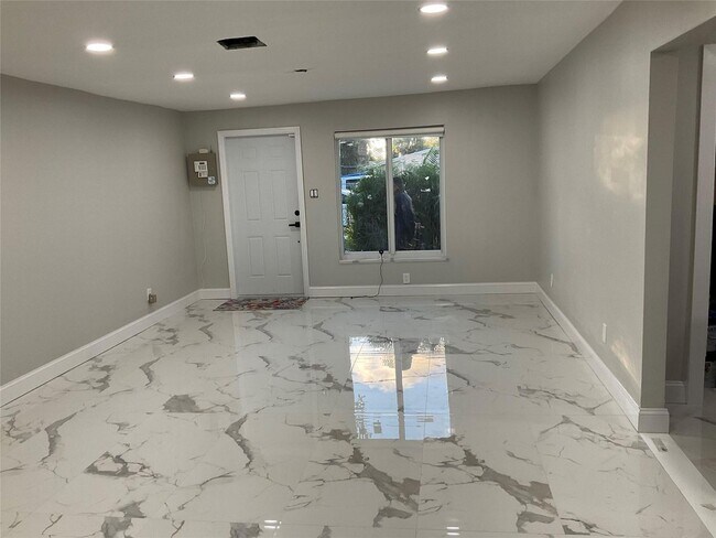 Photo - 642 NW 14th Way