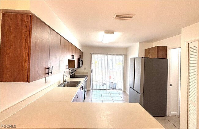 Photo - 503 NE 24th Pl