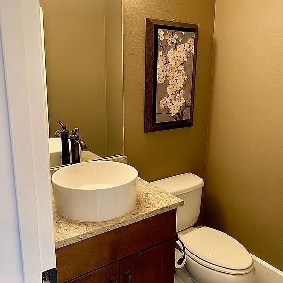 Building Photo - "Discover Your Dream Home: Spacious 4-Bedroom Sanctuary with 3 Full Baths in Beautiful Anchorage!"