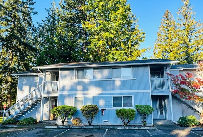 Building Photo - 2 Bedroom Condo in Lake Stevens! Unit 2
