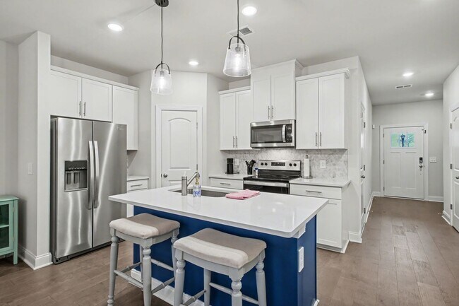 Photo - FOR LEASE- 3 BED 2.5 BATH TOWNHOME IN LEBANON TN!