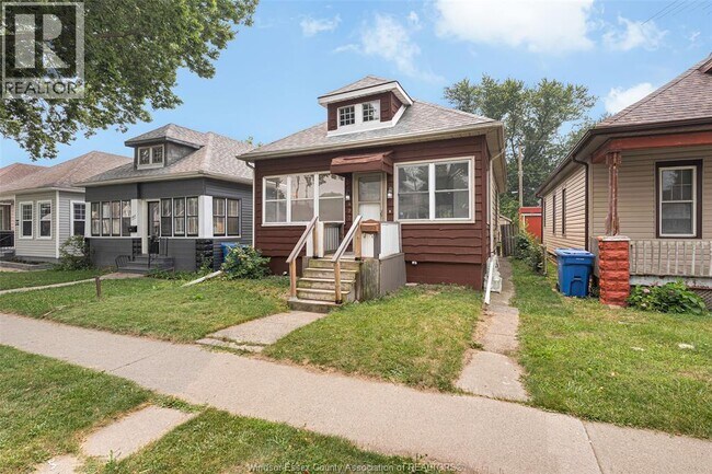 Photo - 497 McKay Ave
