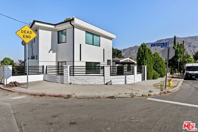 Building Photo - 10939 Christine Way Rental