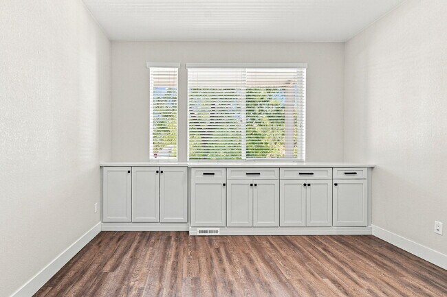 $3,540.95 - 4 bed, 3.5 bath Updated Townhome in Englewood!