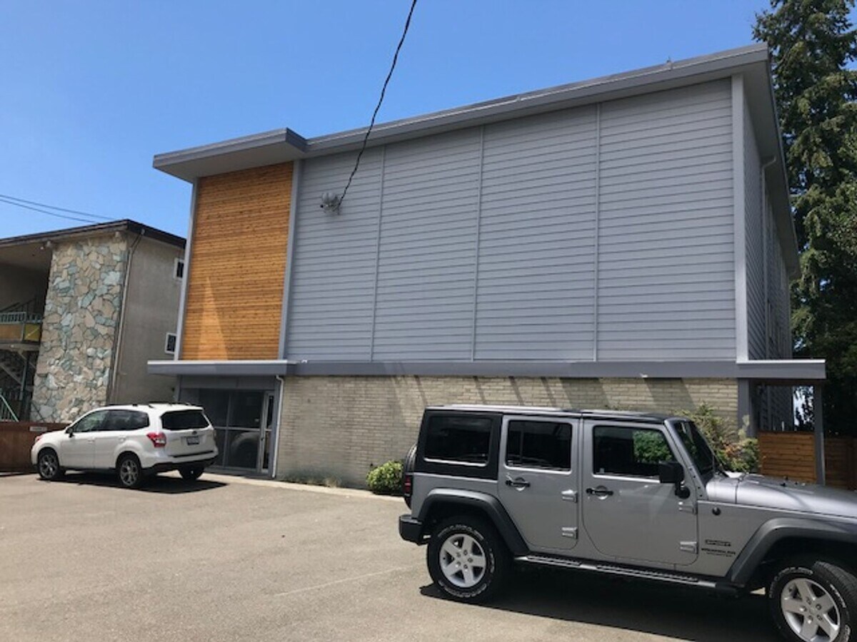 Photo - Huge 2 bedroom units in North Greenwood, P...