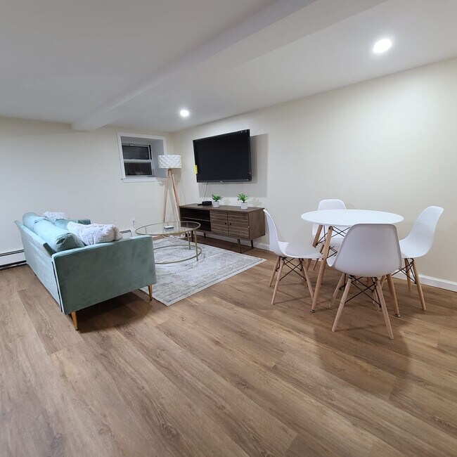 Photo - 1119 43rd St Apartamentos