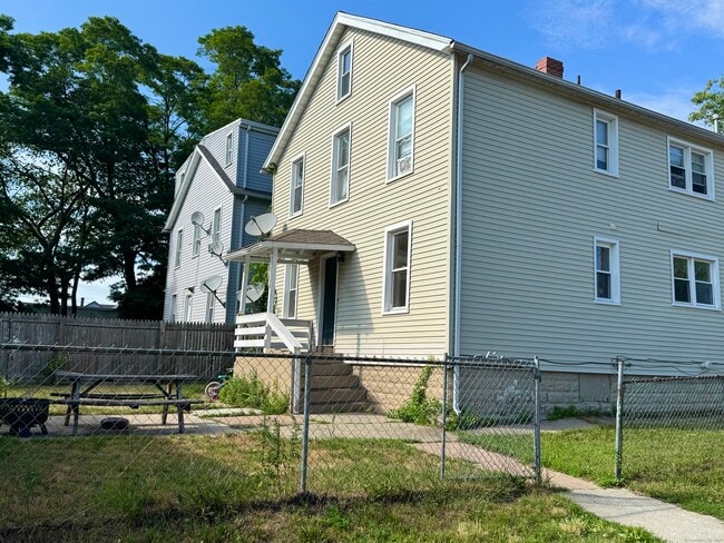 Building Photo - 282 Front Ave Unit 1B Rental