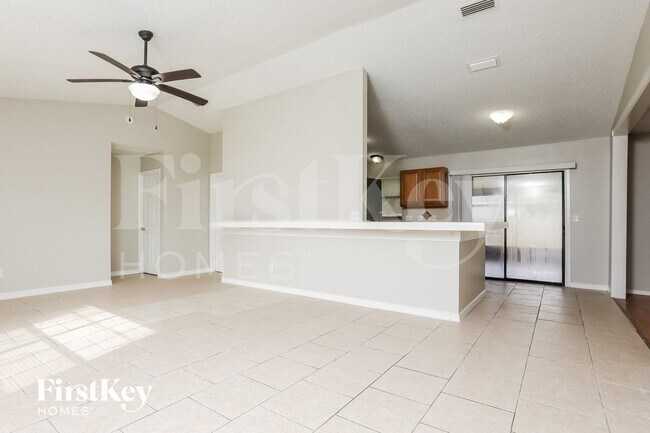 Photo - 1689 Cedro Ave