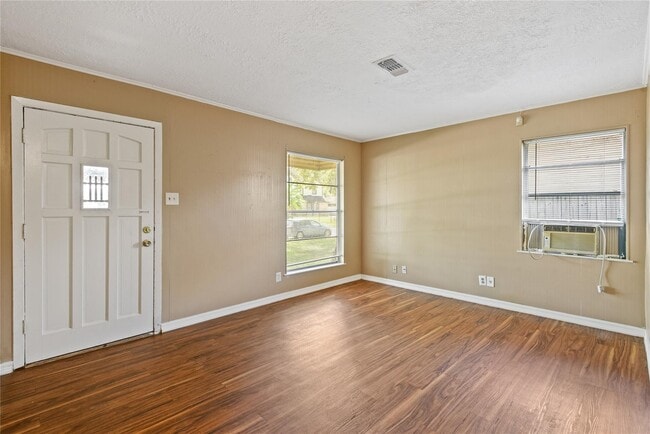 Photo - 2817 Lancaster Ln
