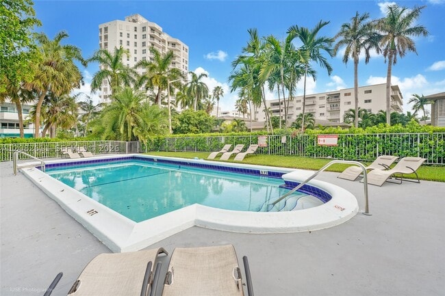 Building Photo - 9770 E Bay Harbor Dr Unit 6S