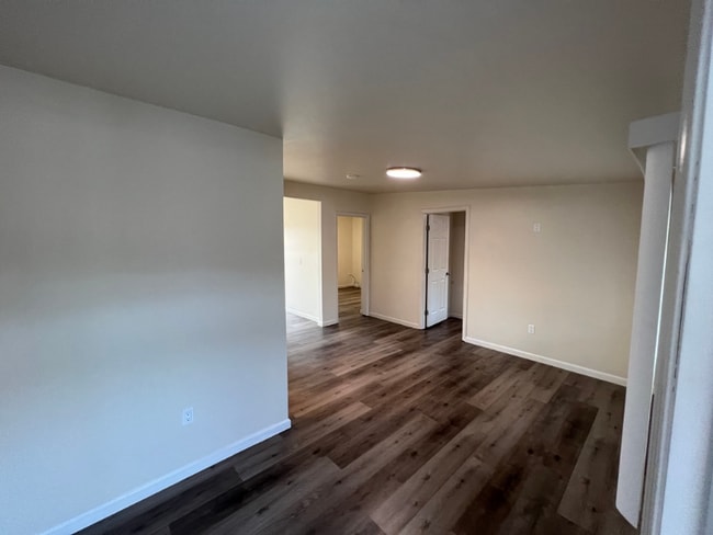 Photo - 946 N Van Ness Ave