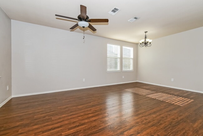 Photo - 309 Coneflower Dr Casa