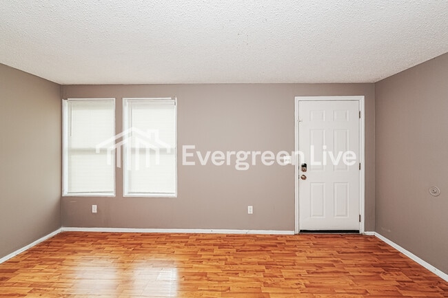 Photo - 121 Winchester Dr