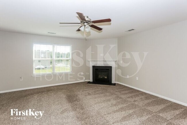 Photo - 2885 Village Center Dr