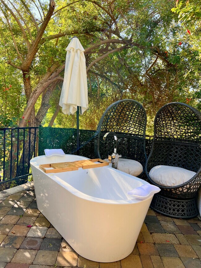 Su propia bañera de hidromasaje privada al aire libre - 13554 Rand Dr Unidad Guesthouse