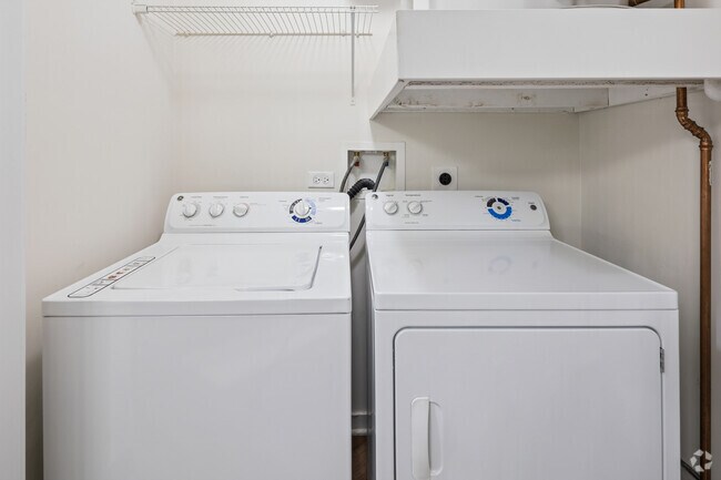 A1 1BR, 1BA - 715SF - Laundry