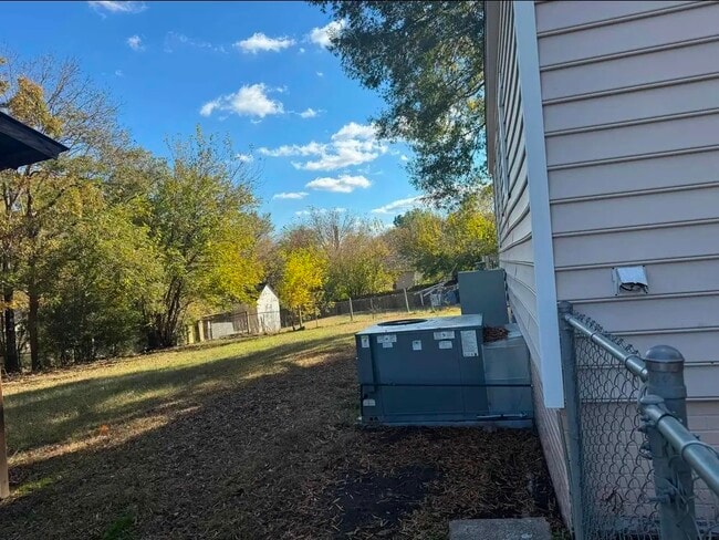 Photo - 305 Smith St