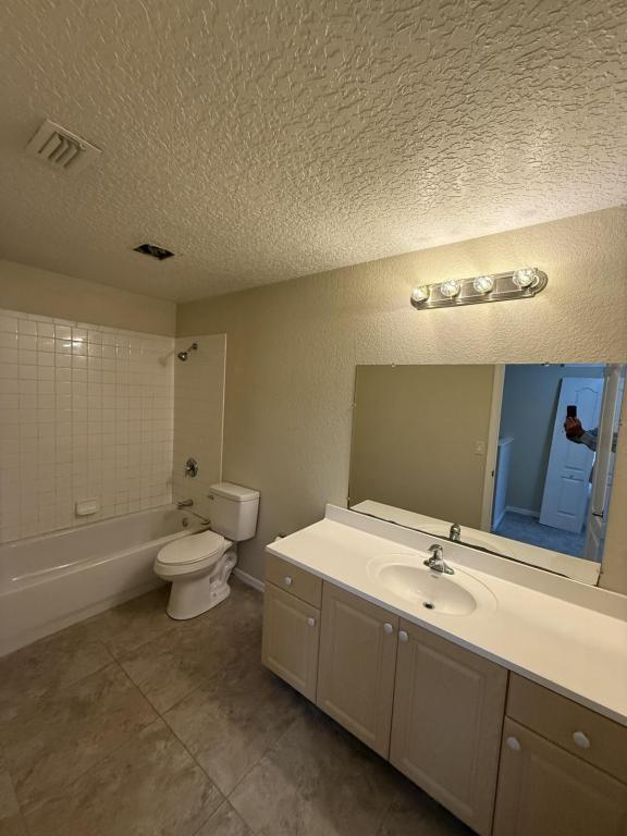 Photo - 1965 Dipol Courtway