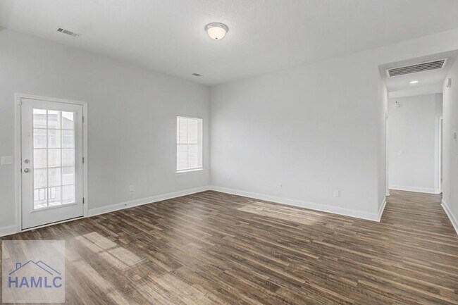 Photo - 20 Fuller Wy NE