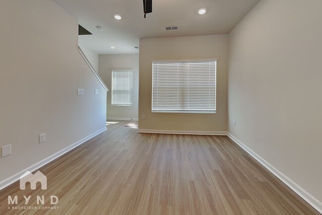 Photo - 1290 Principal Featherstone Ave