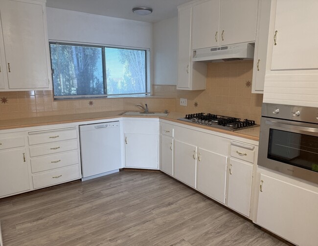 Building Photo - 330 E Fairview Ave Unit 4