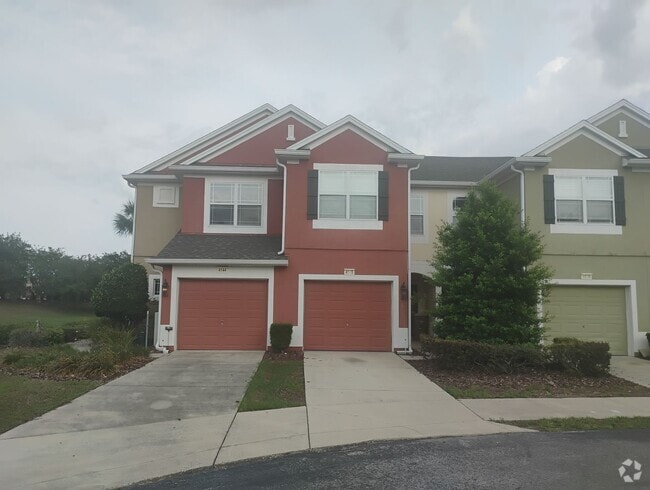Building Photo - Townhouse in