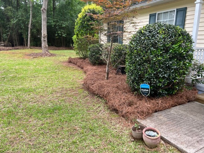 Photo - Get your lake therapy on, with this 3br 1ba close to the lake!