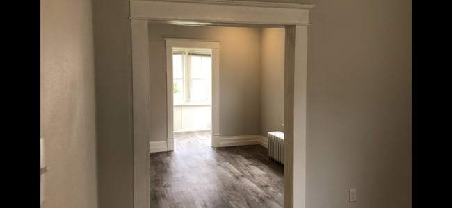 Photo - 210 Dixon Ave