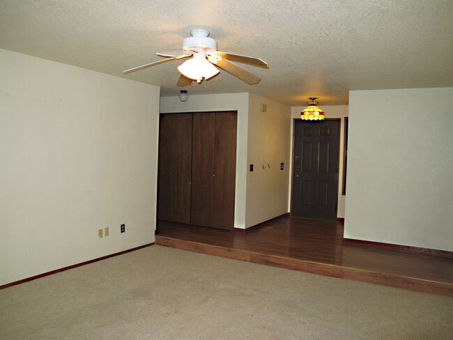Photo - 601 NW Ensign Dr